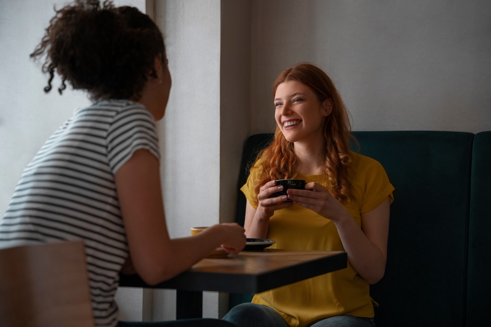 two women talking oveer coffee